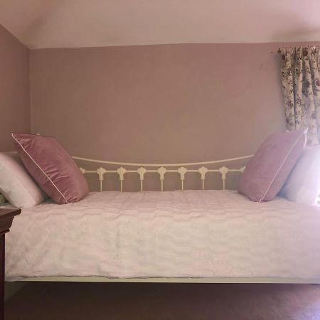 2 Bed Courtyard Apartment At Rockfield House Kells In Meath - Short Term Let Dış mekan fotoğraf