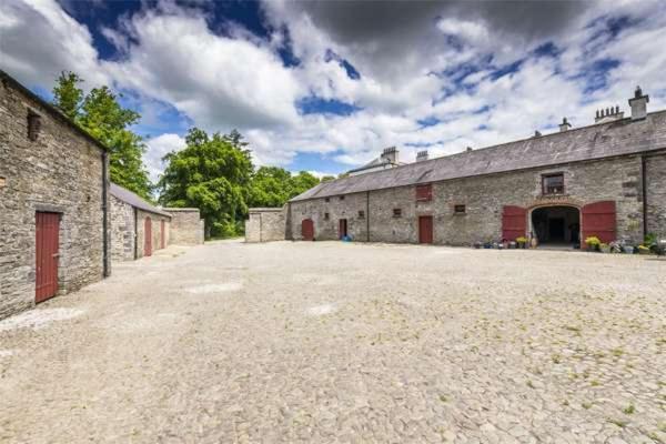 2 Bed Courtyard Apartment At Rockfield House Kells In Meath - Short Term Let Dış mekan fotoğraf