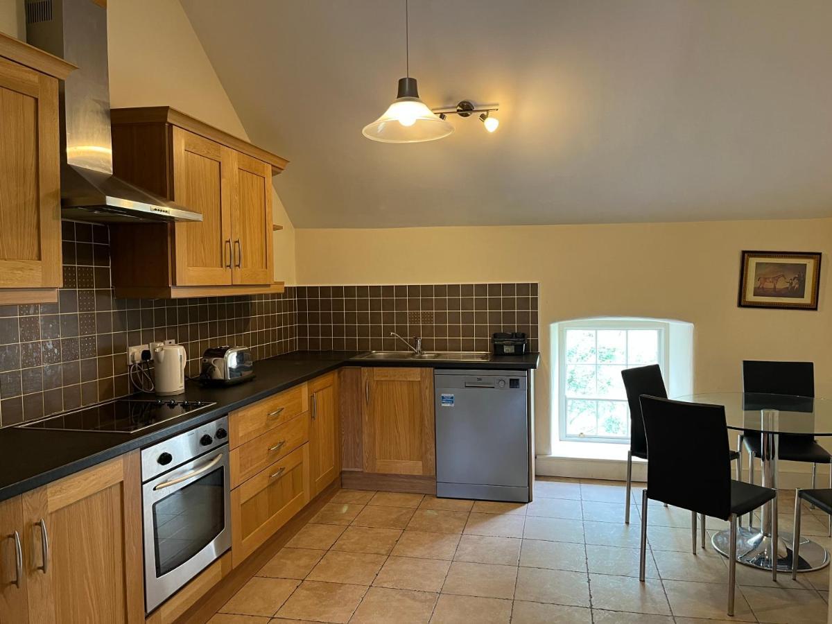 2 Bed Courtyard Apartment At Rockfield House Kells In Meath - Short Term Let Dış mekan fotoğraf