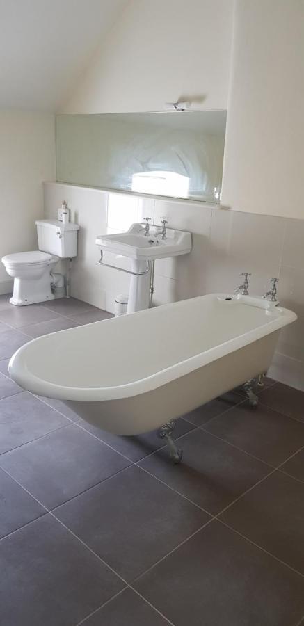 2 Bed Courtyard Apartment At Rockfield House Kells In Meath - Short Term Let Dış mekan fotoğraf