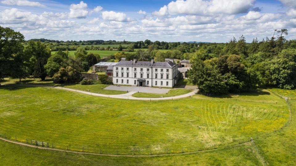 2 Bed Courtyard Apartment At Rockfield House Kells In Meath - Short Term Let Dış mekan fotoğraf