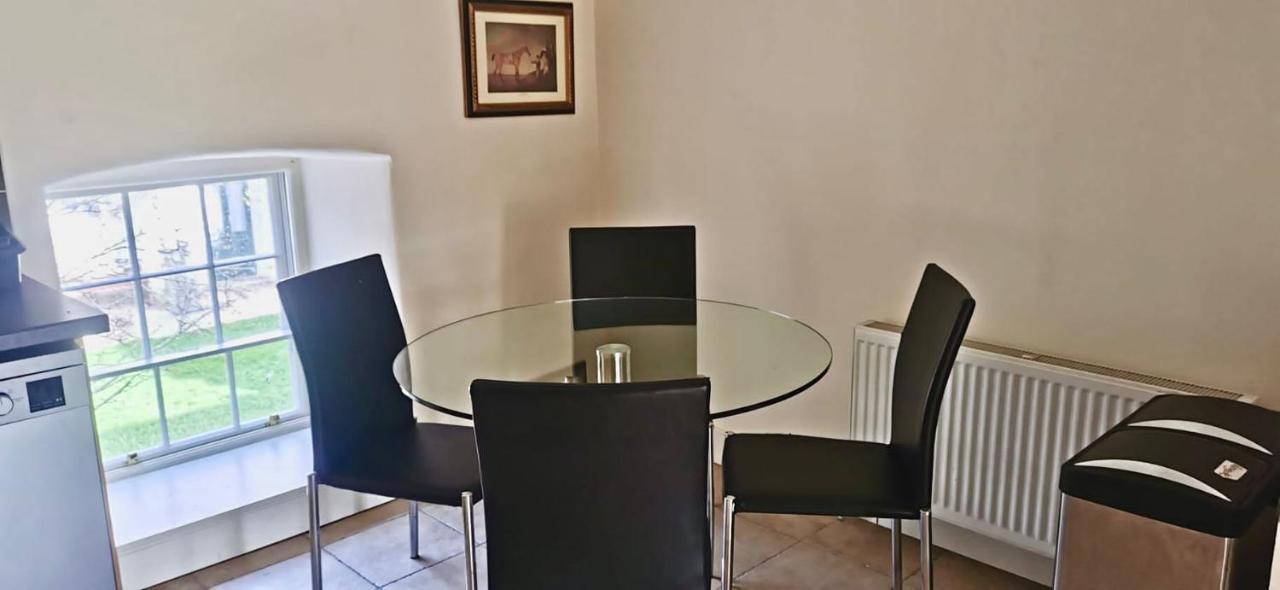 2 Bed Courtyard Apartment At Rockfield House Kells In Meath - Short Term Let Dış mekan fotoğraf